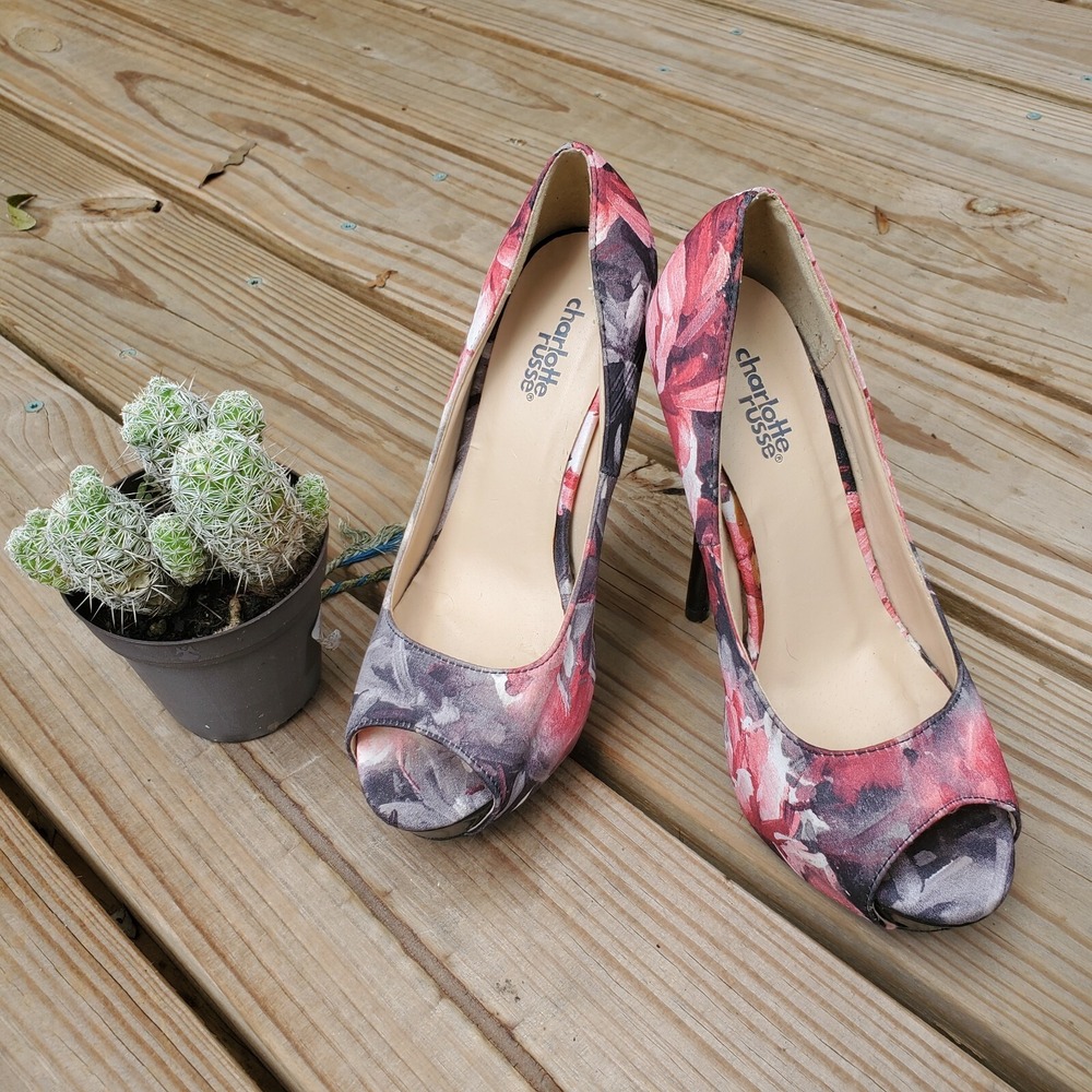 Woman's Charlotte Russe Black Floral Size 6 High Platform Heels